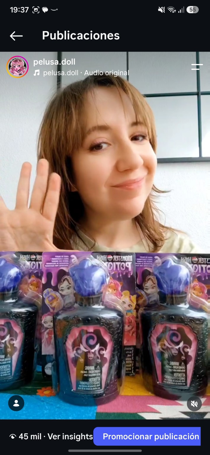 Campaña de Toys R Us con productos de Monster High en Instagram